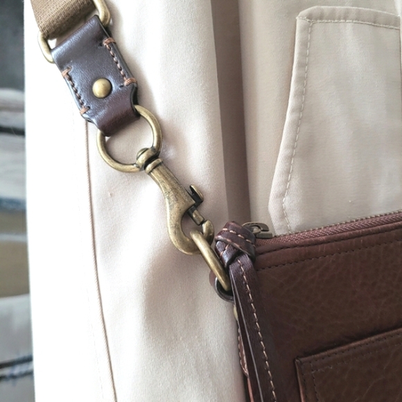 Coach | Signature Swing Pack Crossbody Messenger Bag - Picture 13 of 16